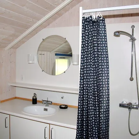 Three-bedroom Holiday In Sjolund 2 *